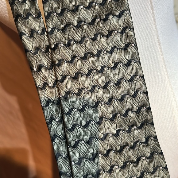 Elegant Black and Gray Men's Tie - Picture 2 of 3